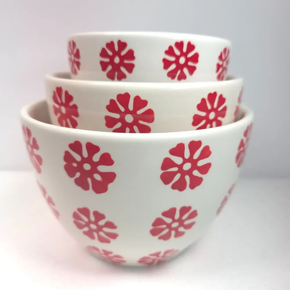 Crate & Barrel Scandia Snowflake Nesting Bowls Set of 3 Ceramic